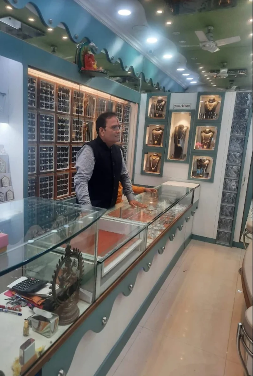 ठाण्यातील आमचे दालन